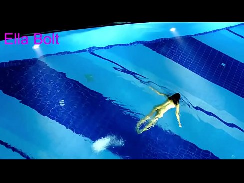 ❤️ Não consigo parar de ver, jovem loira apanhada a nadar nua na piscina da estância balnear ELLA BOLT ❤❌ Porno fodido em nós pt.nomescriativos.top ☑